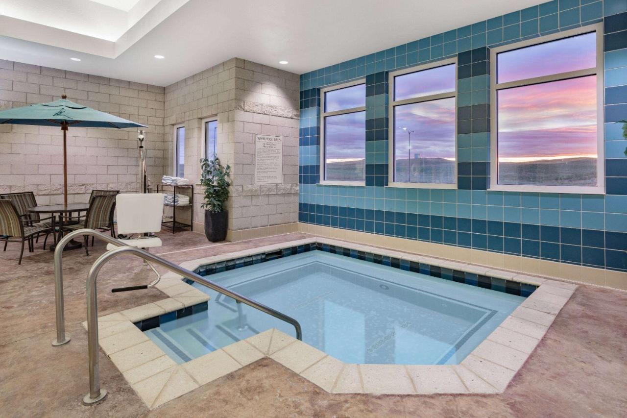 Hawthorn Extended Stay By Wyndham Dickinson Exterior photo